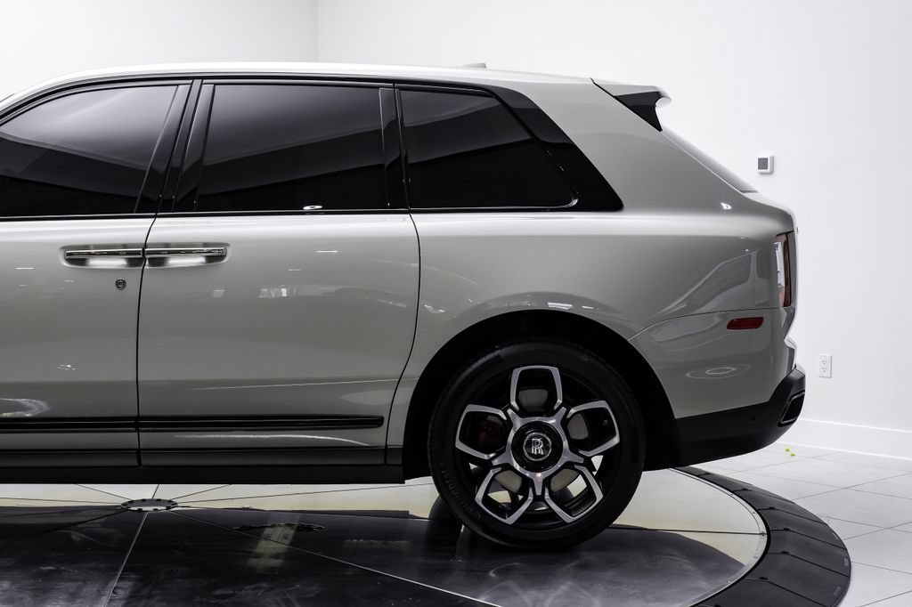 Used 2022 Rolls-Royce Cullinan Black Badge AWD/4WD image 15