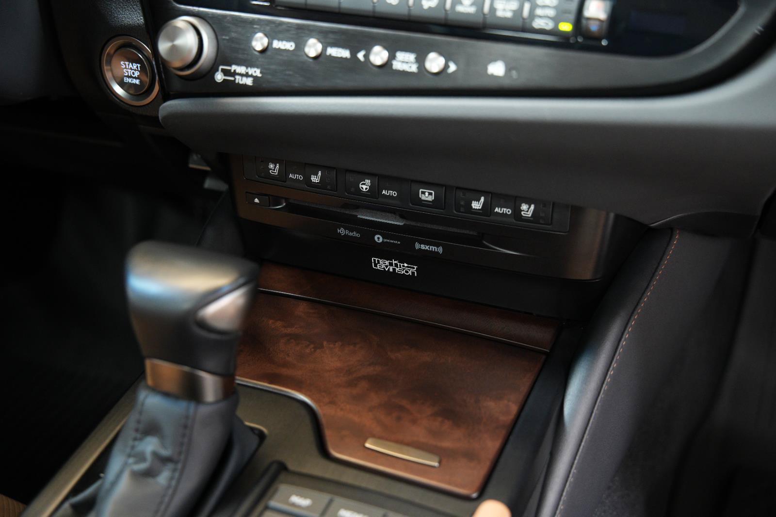 Used 2022 Lexus ES 350 Ultra Luxury w/ Accessory Package 2 FWD image 25
