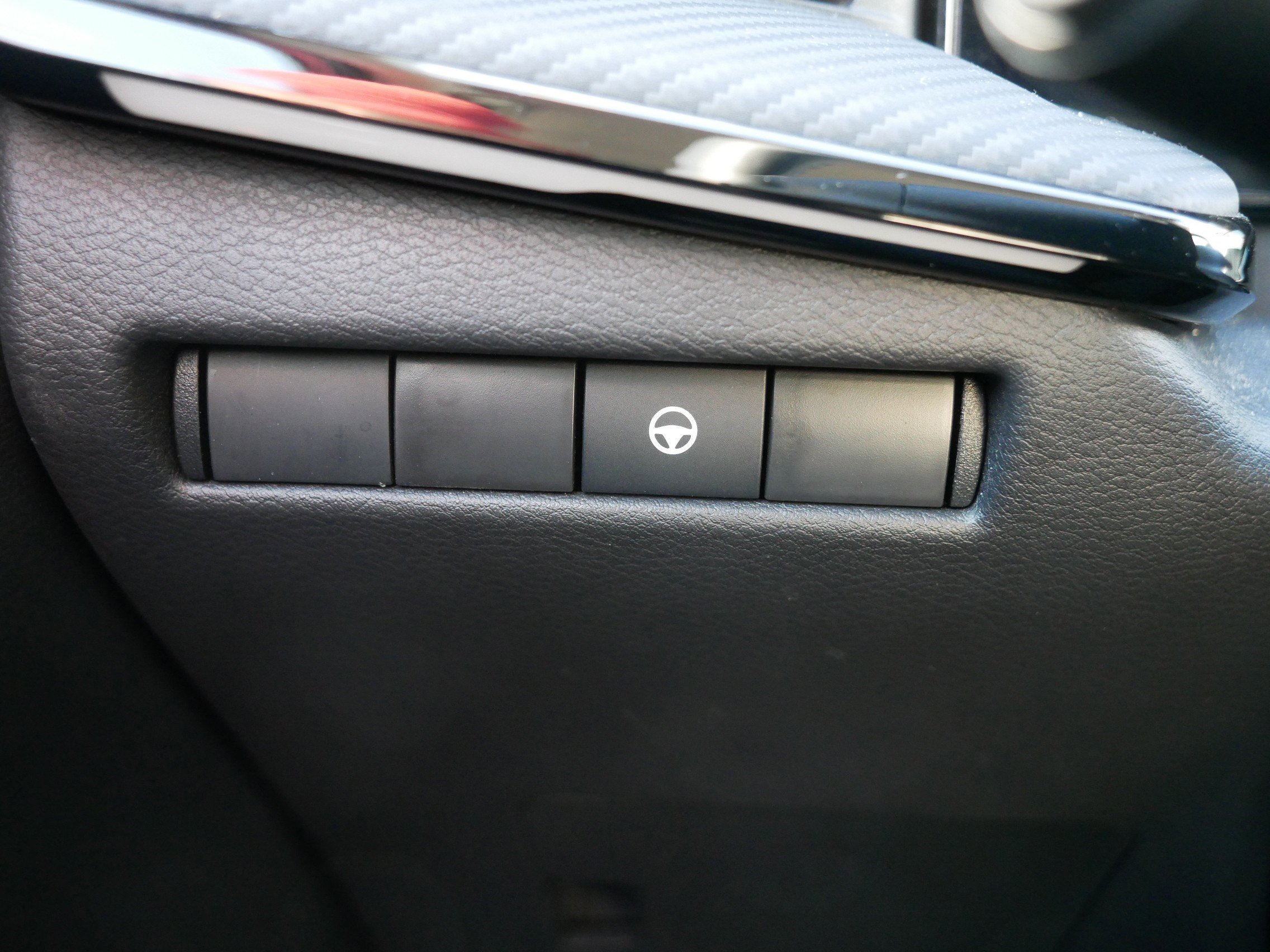 Used 2025 Nissan Kicks SR image 26