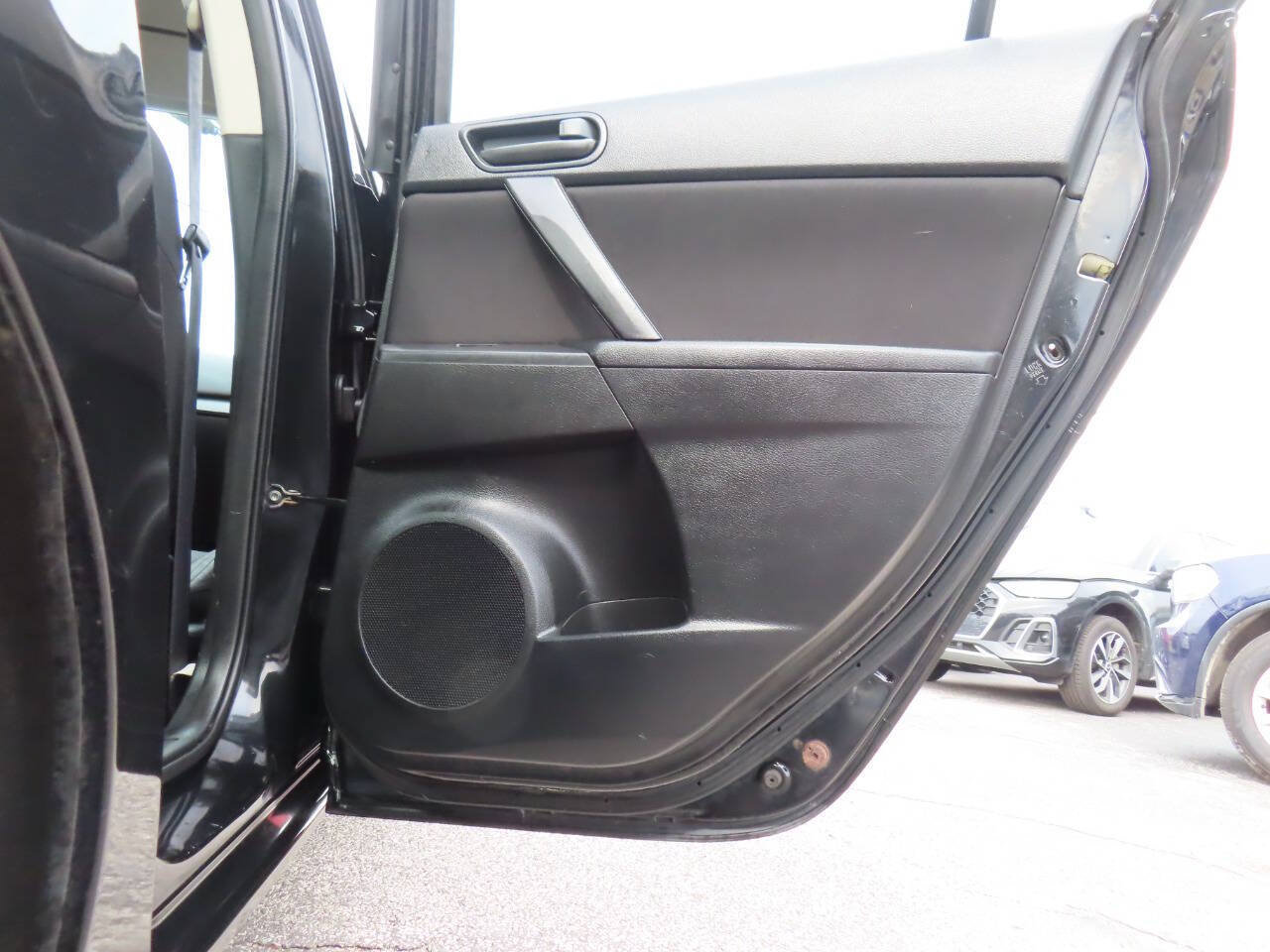 Used 2011 MAZDA MAZDA3 i Sport FWD image 37