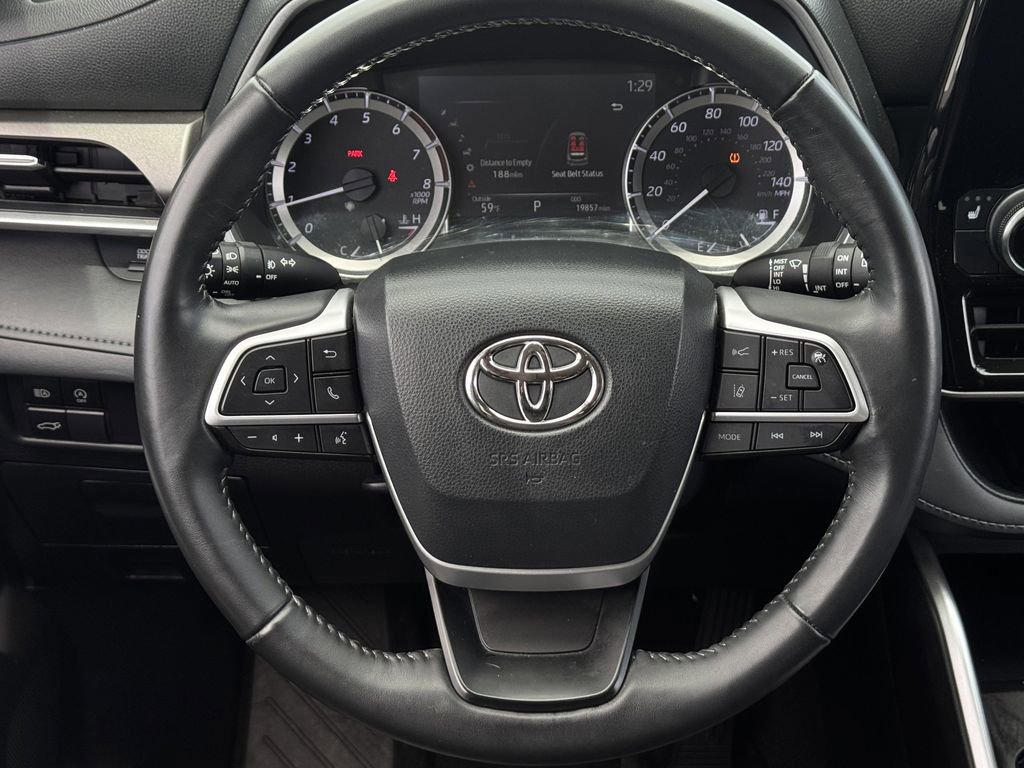 Used 2023 Toyota Highlander XLE image 13
