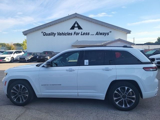 Used 2023 Jeep Grand Cherokee Overland w/ Advanced Protech Group III image 26