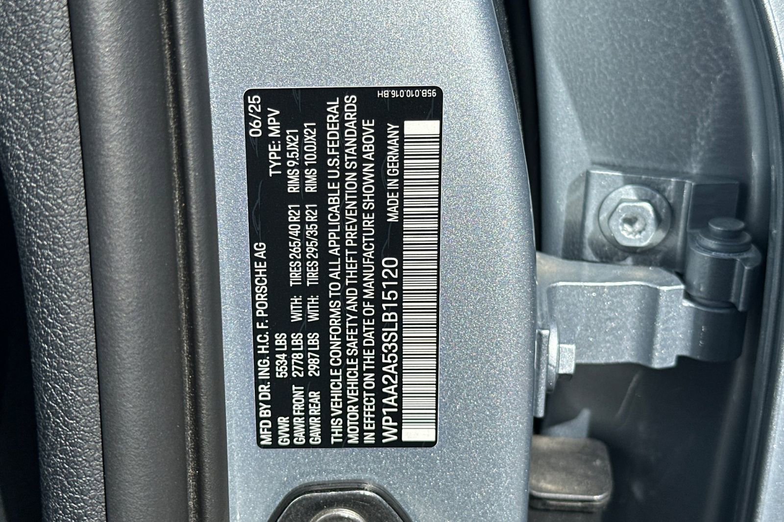 Used 2025 Porsche Macan image 46