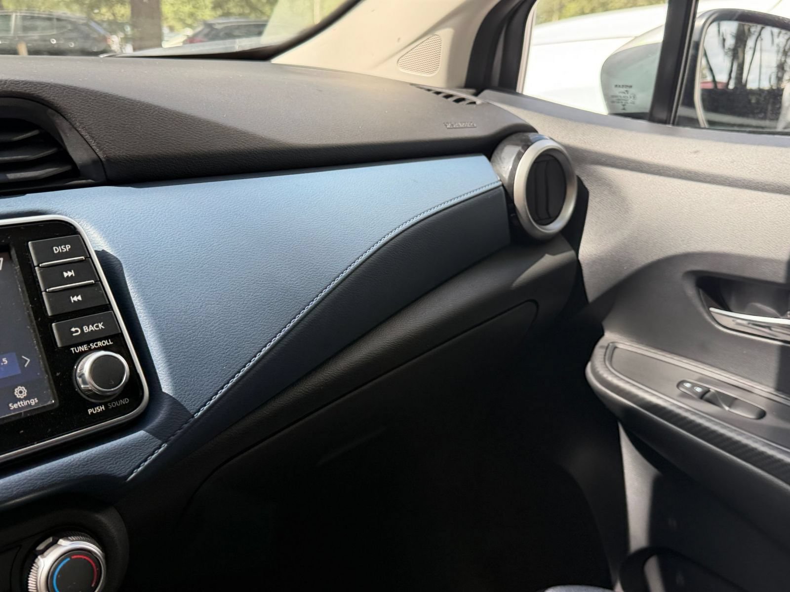 Used 2025 Nissan Versa SV FWD image 32