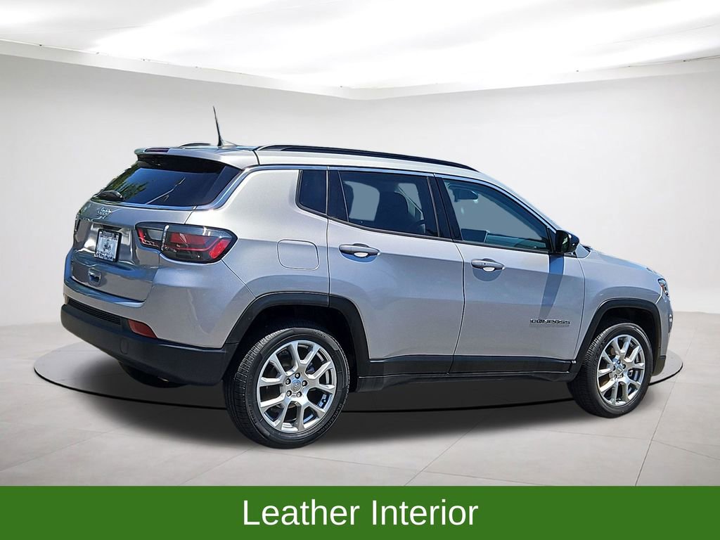 Used 2022 Jeep Compass Latitude w/ Sun and Sound Group AWD/4WD image 7
