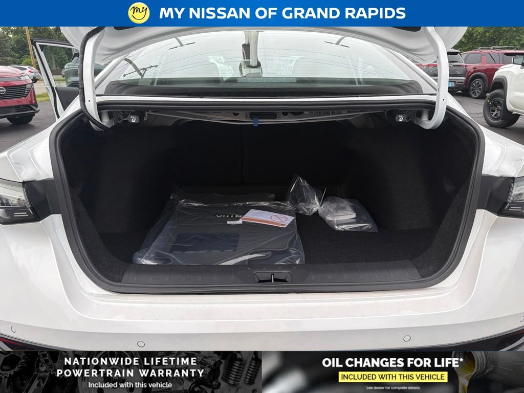 New 2026 Nissan Sentra SR FWD image 17