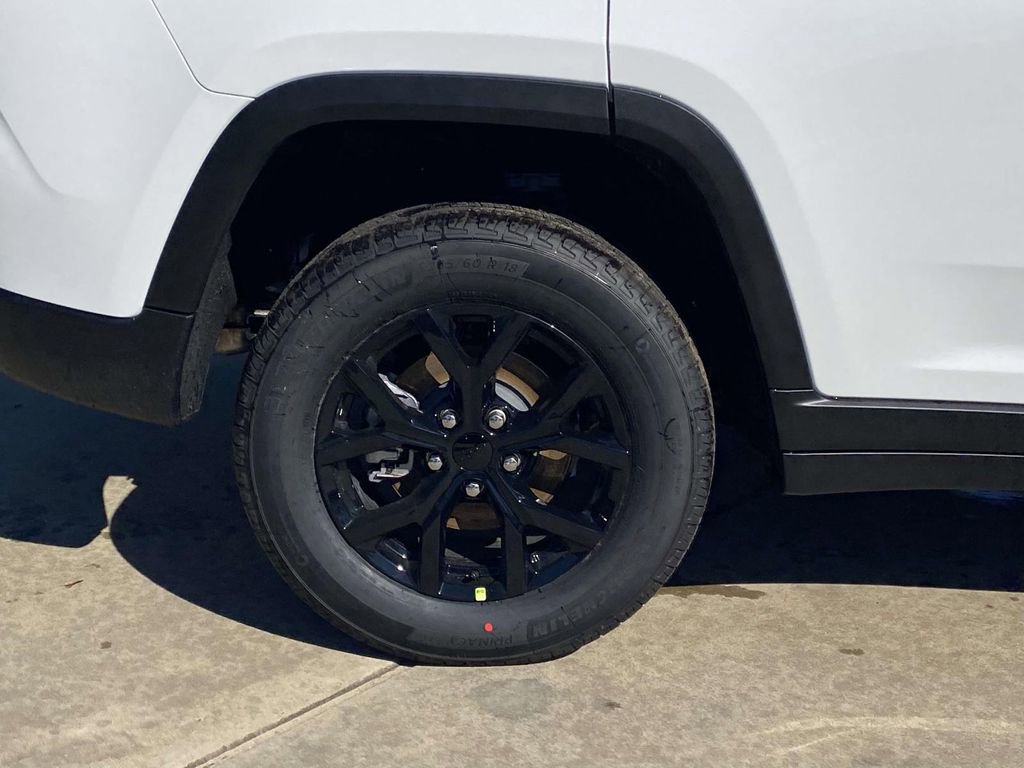 New 2026 Jeep Grand Cherokee Altitude image 7