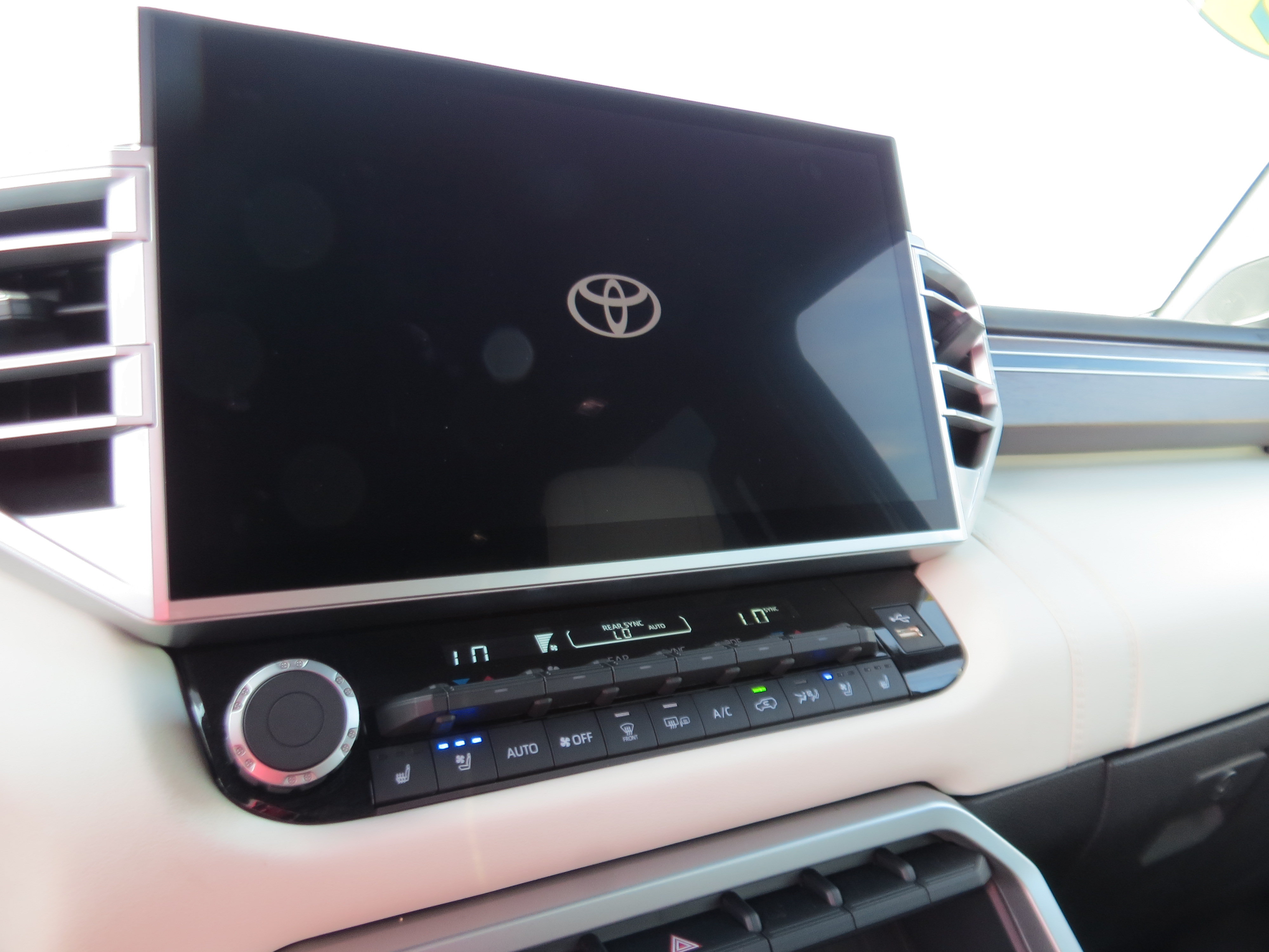 Used 2025 Toyota Sequoia Capstone AWD/4WD image 22