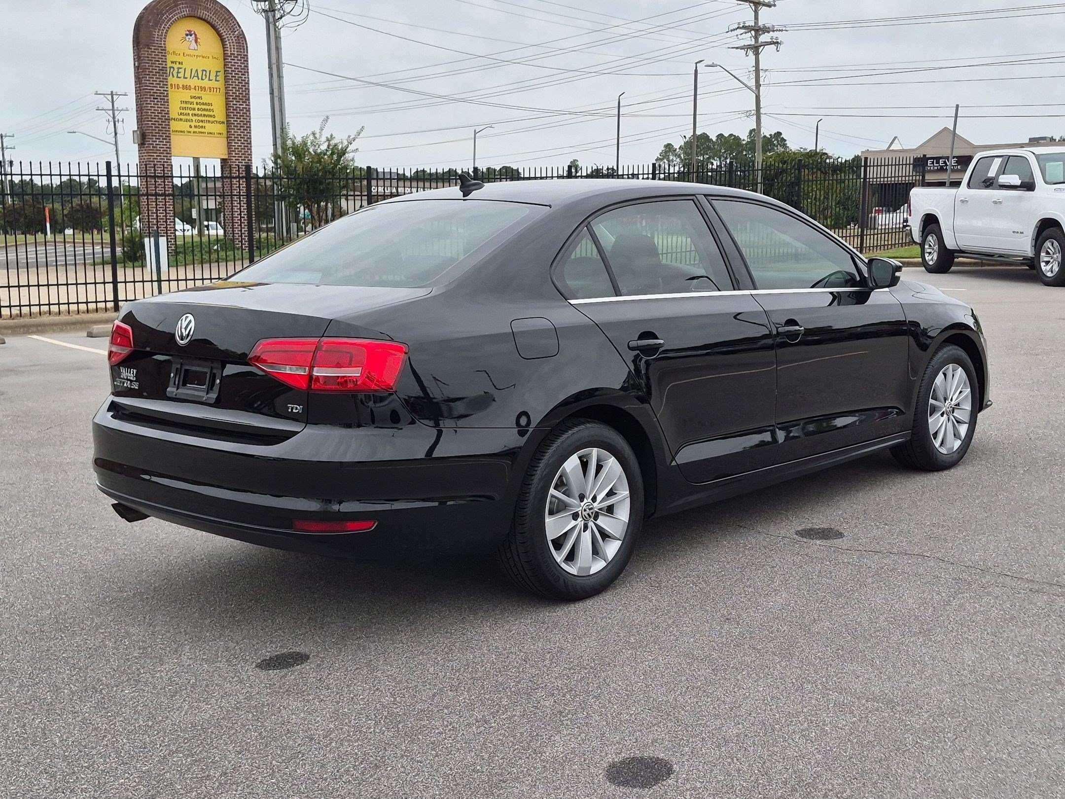 Used 2015 Volkswagen Jetta TDI SE FWD image 3