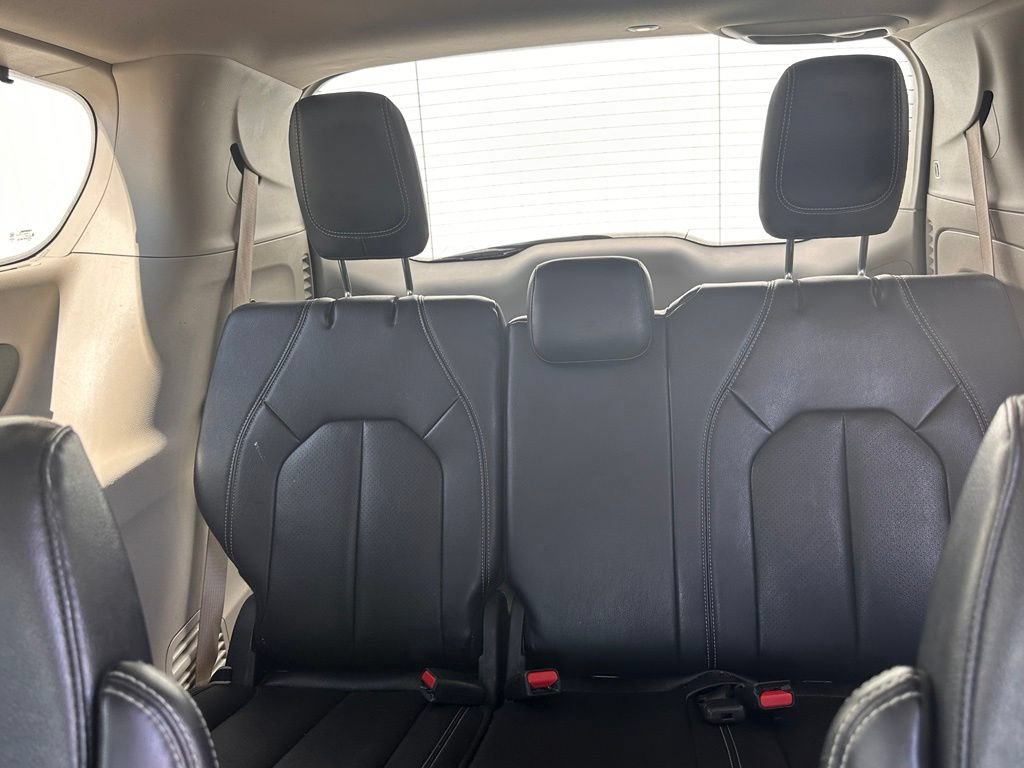 Used 2022 Chrysler Pacifica Touring-L FWD image 17
