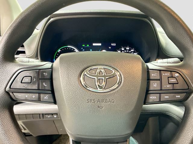 Used 2025 Toyota Sienna LE image 13