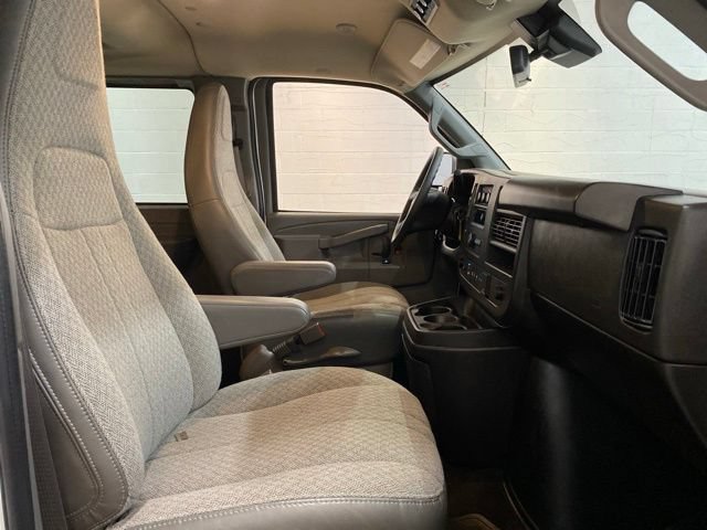 Used 2025 Chevrolet Express 3500 LT w/ LT Preferred Equipment Group RWD image 24