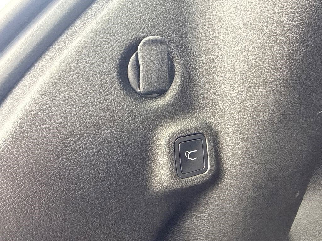 Used 2023 Jeep Compass Limited w/ Elite Group image 17