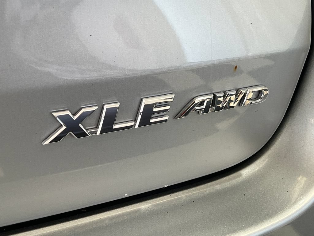Used 2018 Toyota Highlander XLE AWD/4WD image 12