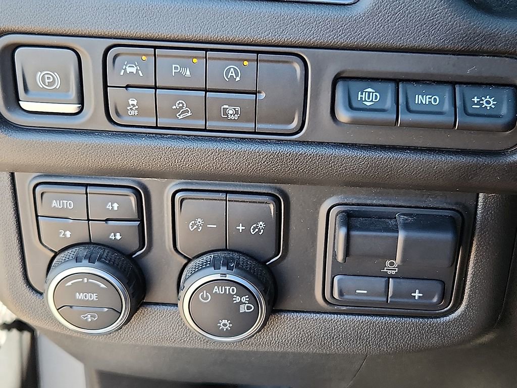 Used 2024 Chevrolet Suburban High Country AWD/4WD image 16