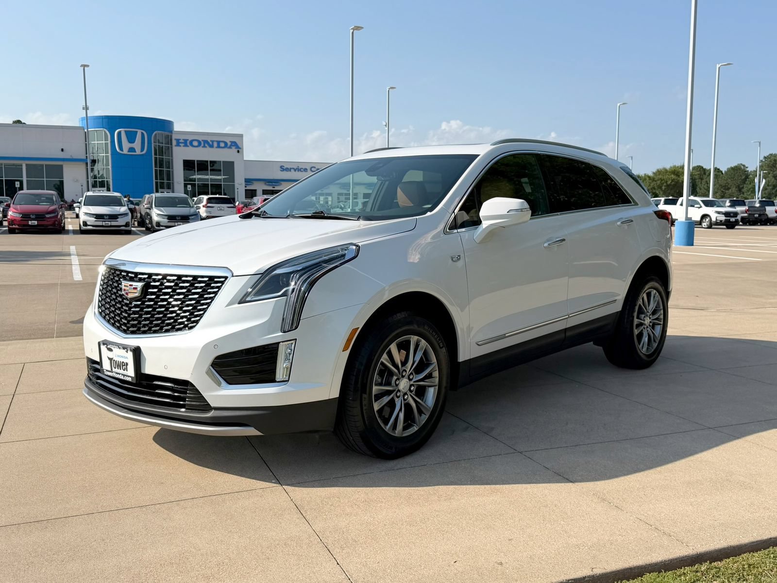 Used 2023 Cadillac XT5 Premium Luxury FWD image 3