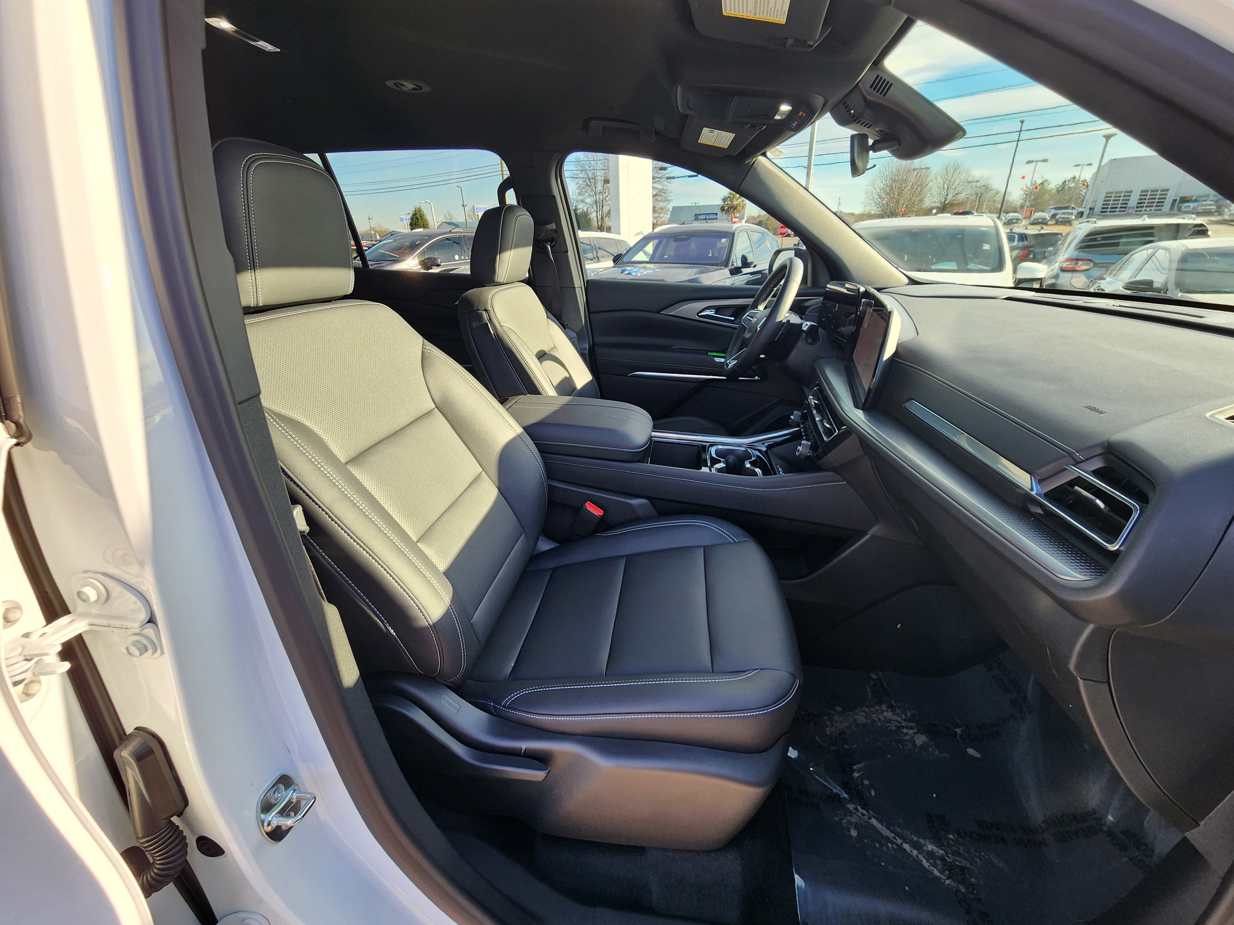 Used 2026 Chevrolet Traverse LT image 12