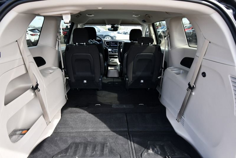 Used 2024 Chrysler Voyager LX FWD image 6
