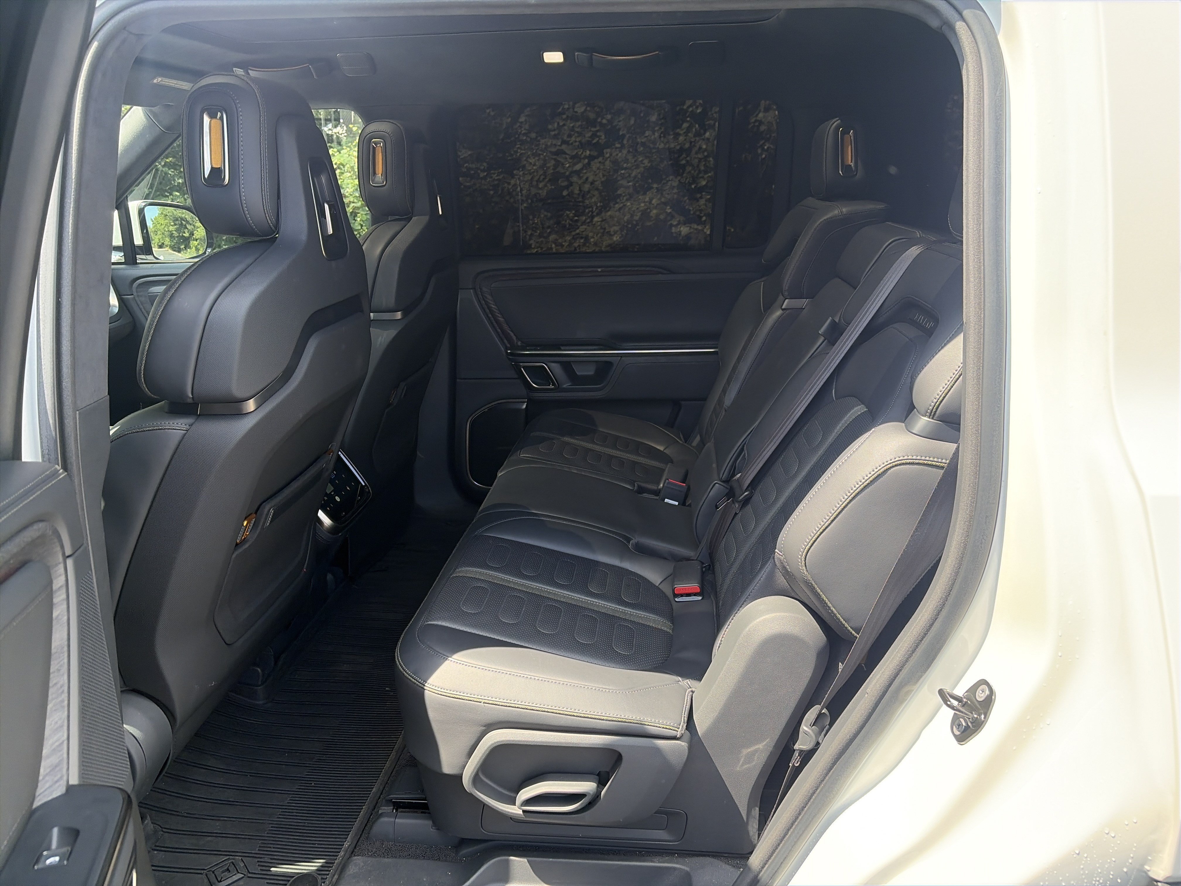 Used 2022 Rivian R1S Launch Edition AWD/4WD image 29