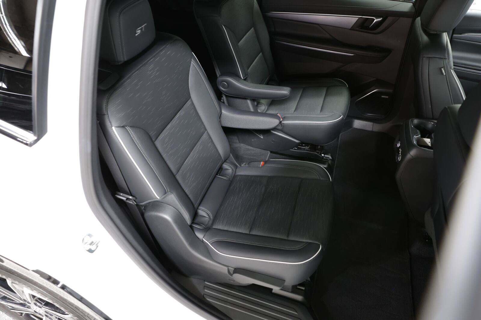 Certified 2026 Buick Enclave Sport Touring AWD/4WD image 18