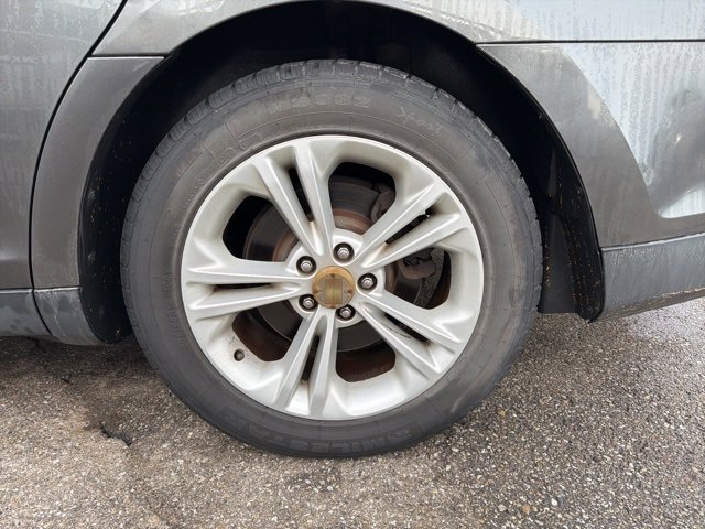 Used 2015 Ford Taurus SEL image 3