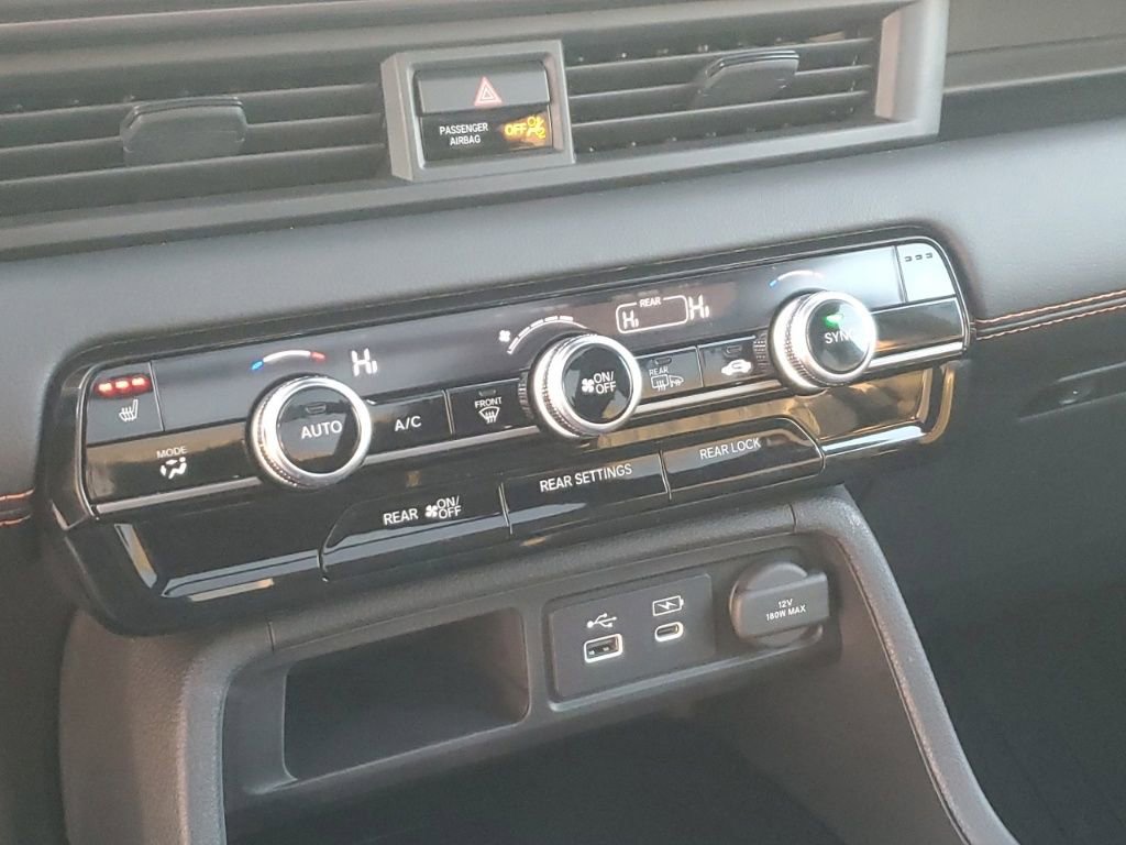 Certified 2025 Honda Pilot TrailSport image 24