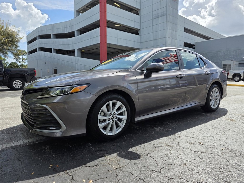 Used 2024 Toyota Camry LE image 3