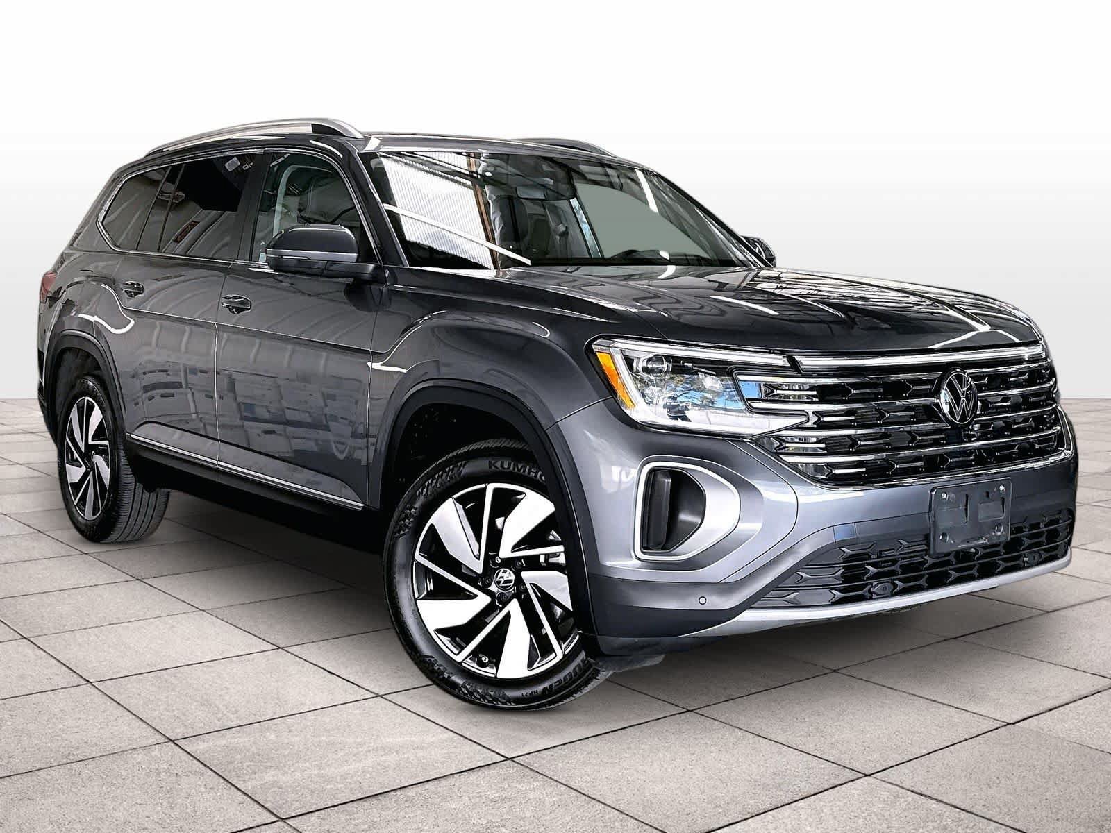 Used 2024 Volkswagen Atlas SEL AWD/4WD image 3