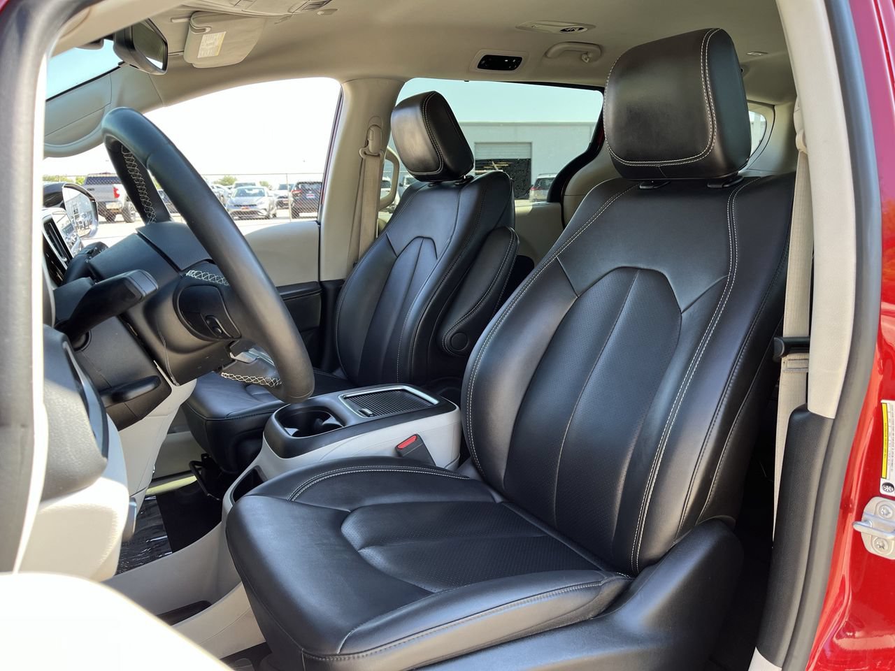 Used 2024 Chrysler Pacifica Touring-L FWD image 22