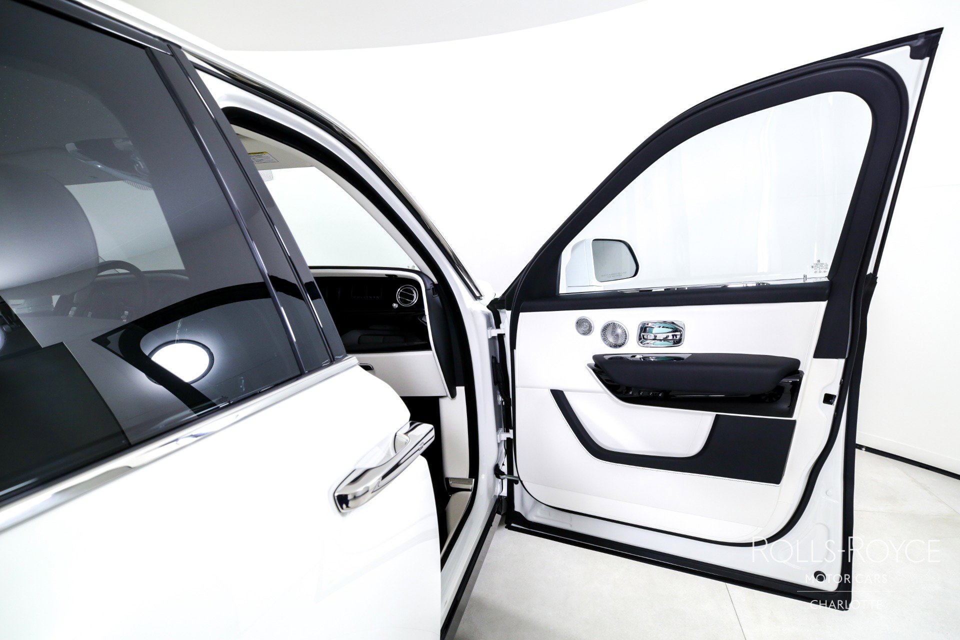 Certified 2025 Rolls-Royce Cullinan image 30