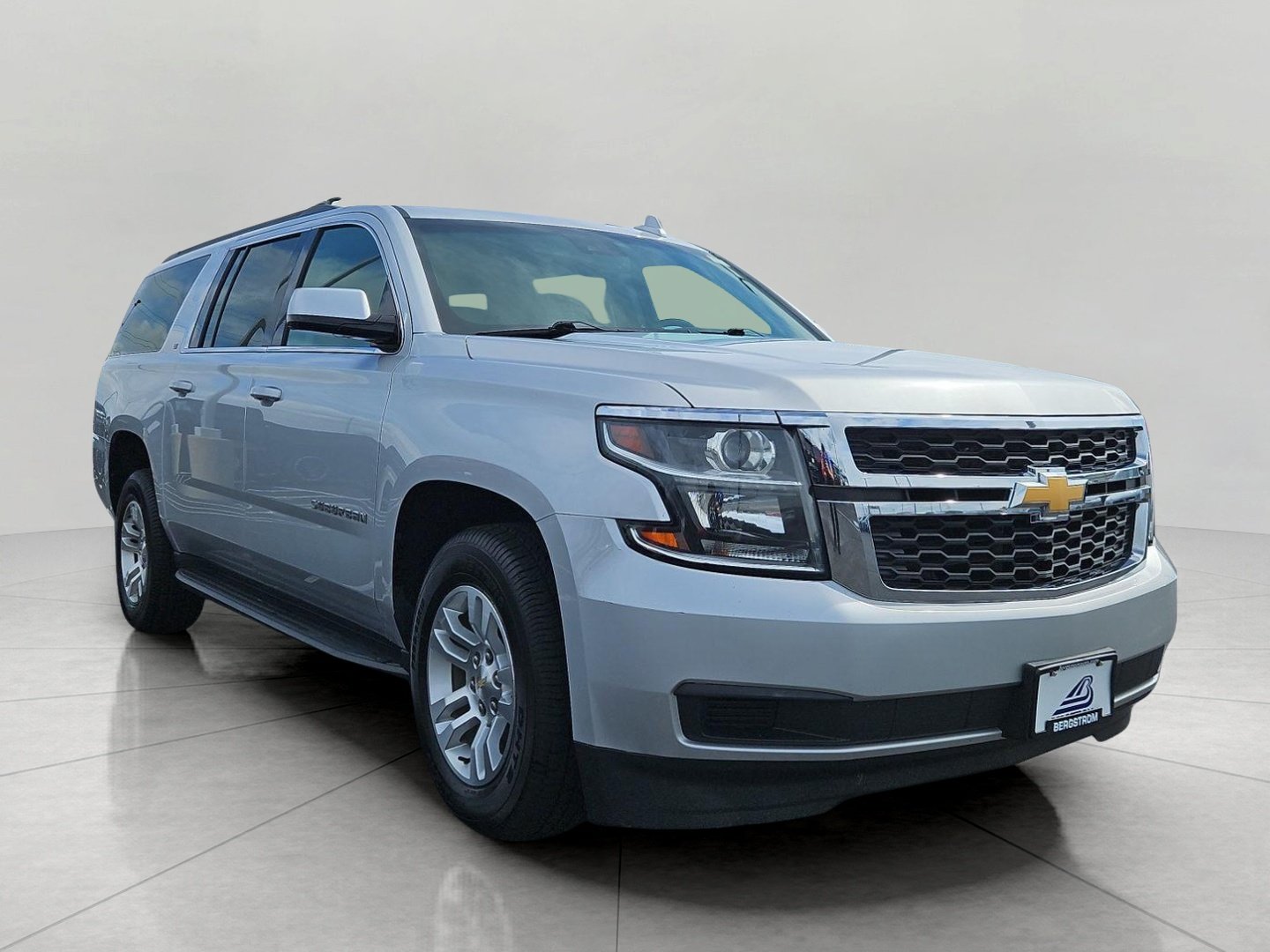 Used 2018 Chevrolet Suburban LT AWD/4WD image 1