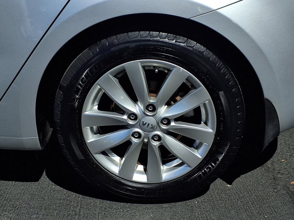 Used 2015 Kia Forte EX FWD image 4