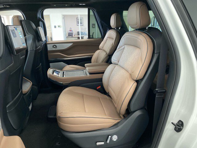 New 2027 Lincoln Navigator L Black Label AWD/4WD image 13