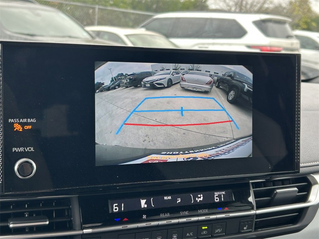 Used 2025 Toyota Sienna XSE image 39