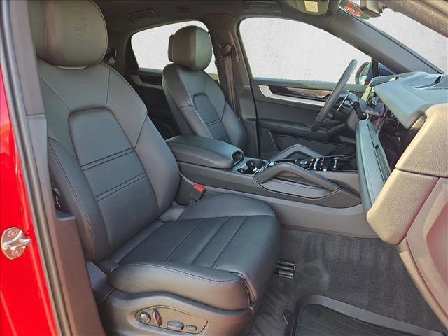 Used 2025 Porsche Cayenne Coupe image 21