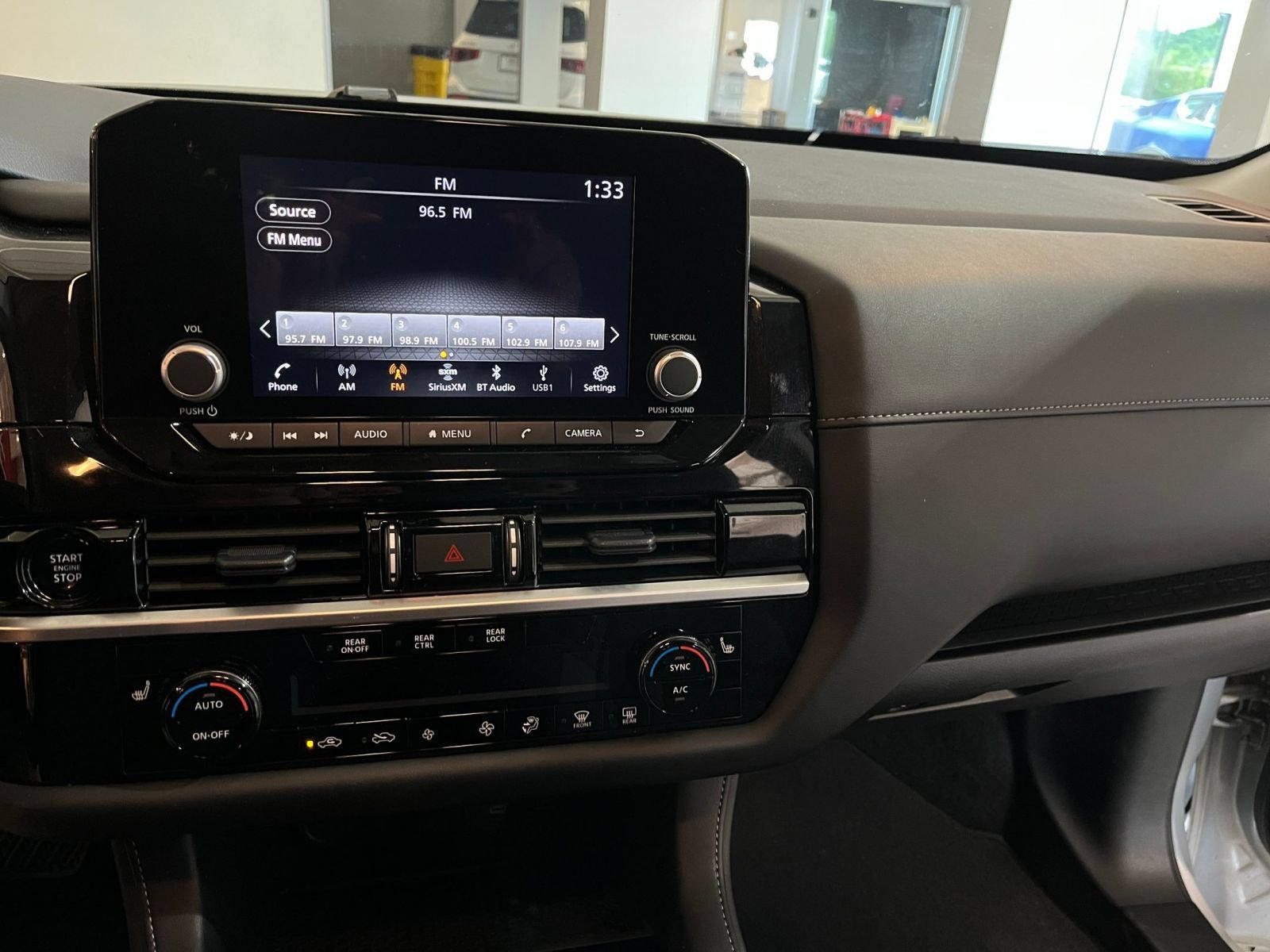 Used 2025 Nissan Pathfinder SV AWD/4WD image 17