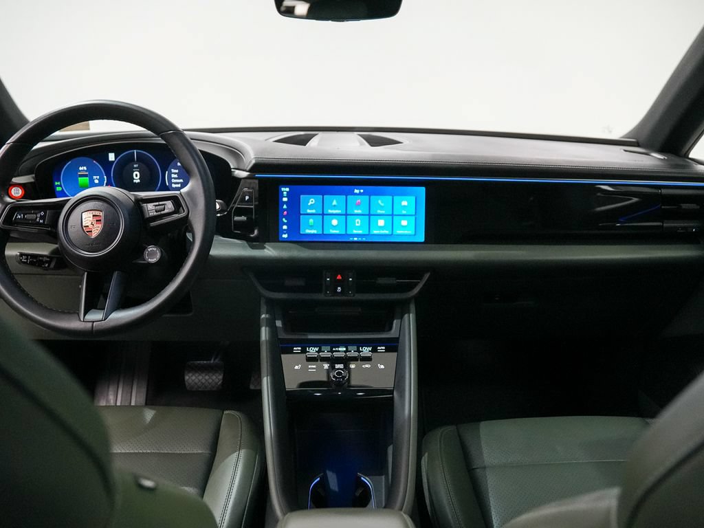 Certified 2024 Porsche Macan 4 Electric AWD/4WD image 31