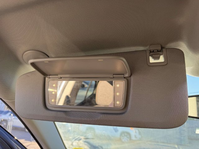 Used 2018 Chevrolet Equinox LT FWD image 36