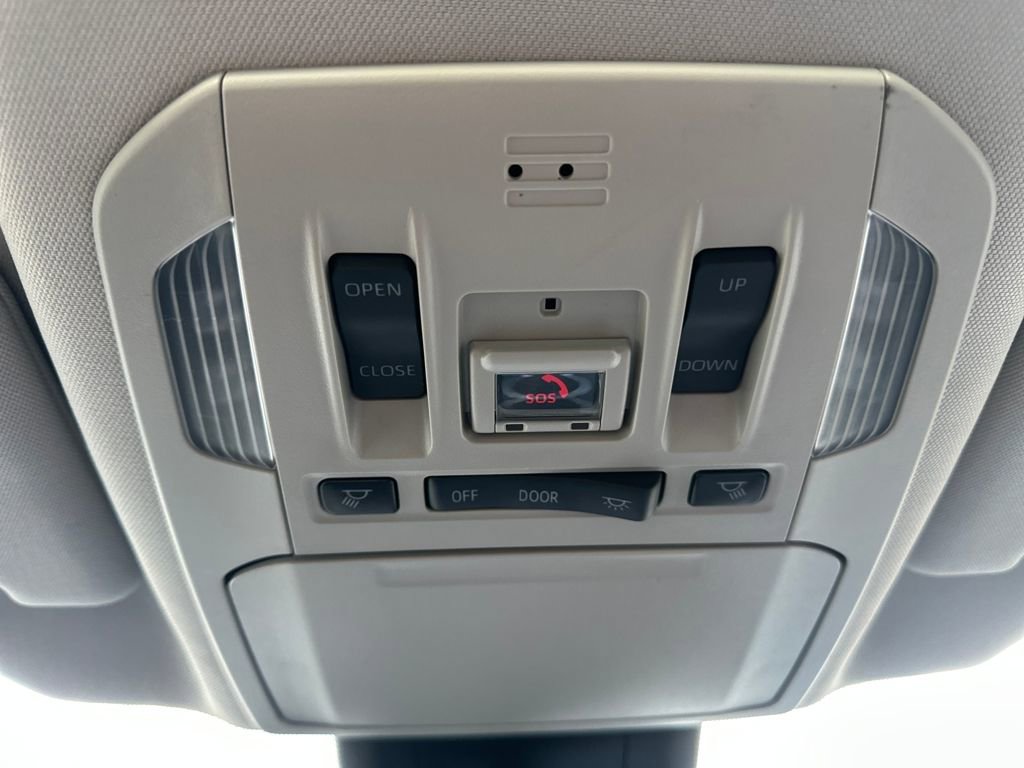 Used 2021 Toyota Highlander XLE image 32