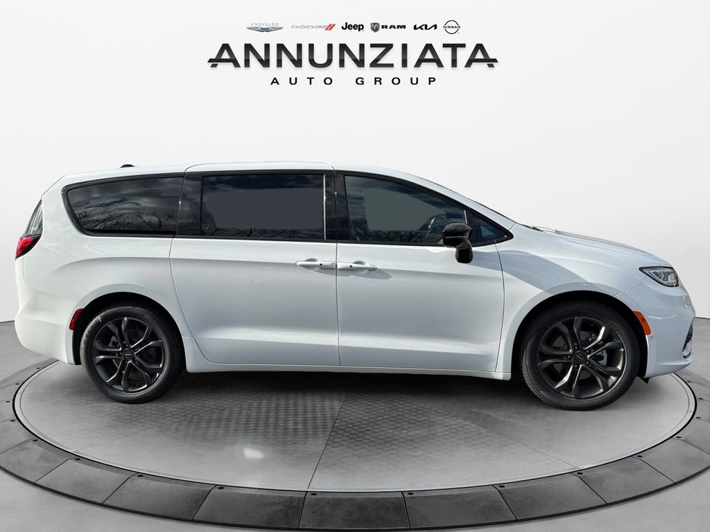New 2026 Chrysler Pacifica Select FWD image 6