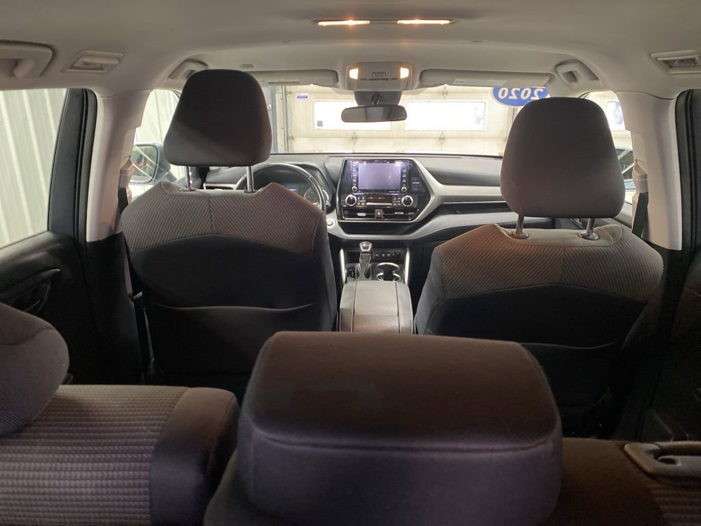 Used 2020 Toyota Highlander LE AWD/4WD image 16
