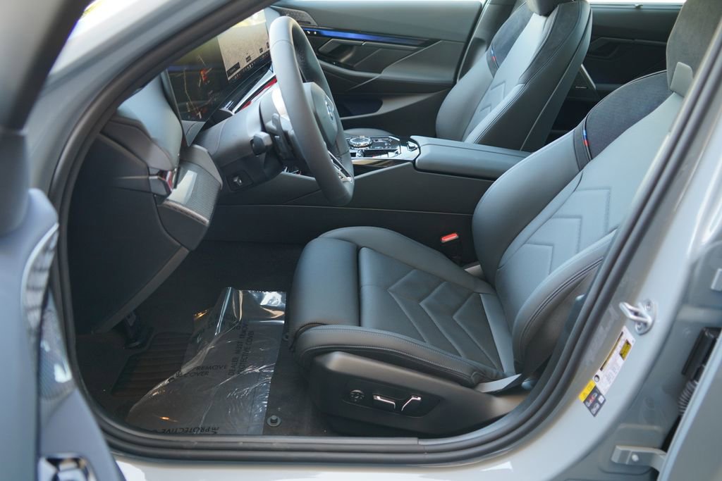 New 2026 BMW 550e xDrive w/ Executive Package AWD/4WD image 11