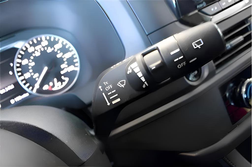 Used 2025 Nissan Pathfinder S image 11