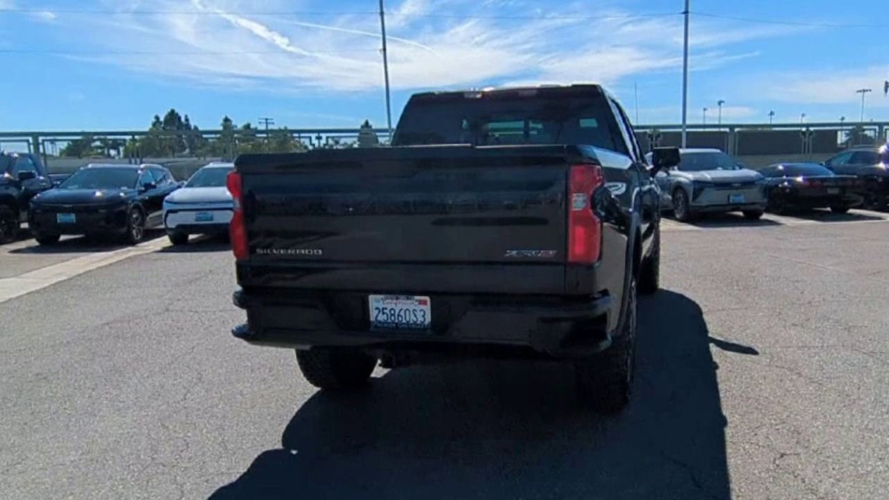 Used 2023 Chevrolet Silverado 1500 ZR2 AWD/4WD image 7