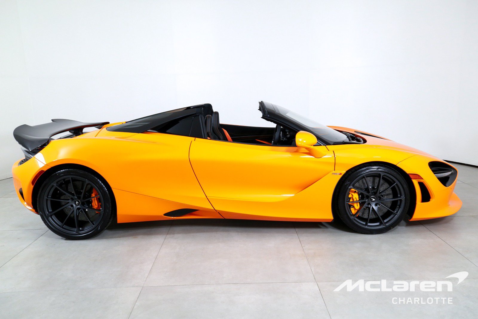 Used 2026 McLaren 750S Spider RWD image 11