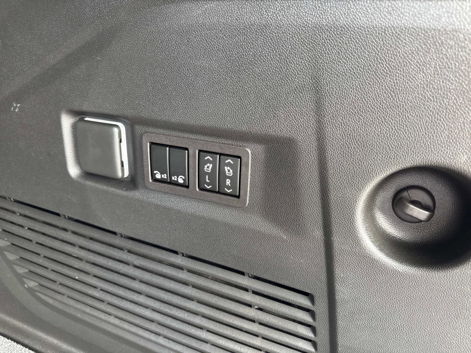 Used 2023 Chevrolet Tahoe High Country image 35