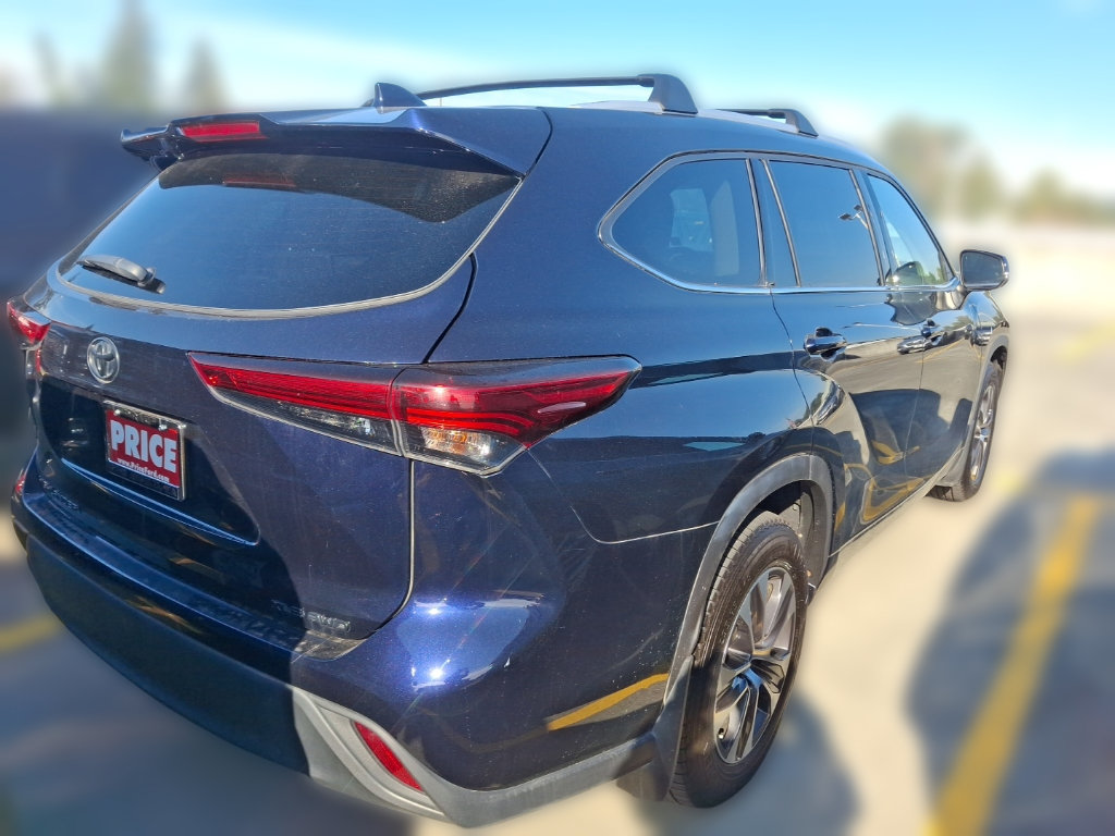 Used 2022 Toyota Highlander XLE AWD/4WD image 6