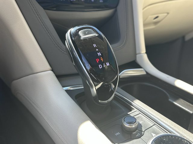 Used 2022 Cadillac XT5 Premium Luxury w/ Technology Package FWD image 16