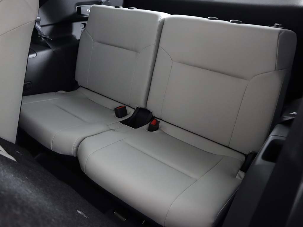 New 2025 Mitsubishi Outlander AWD image 36