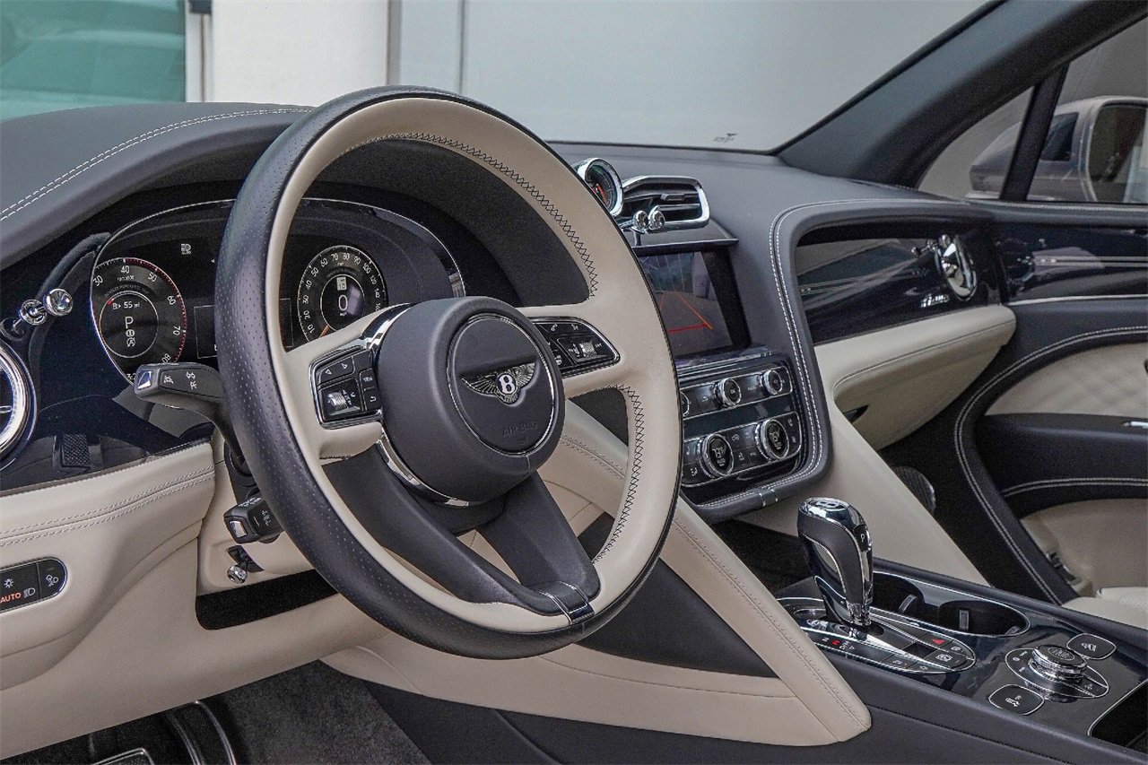 Certified 2024 Bentley Bentayga Extended Wheelbase image 19